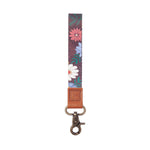 THREAD CLOVER WRIST LANYARD